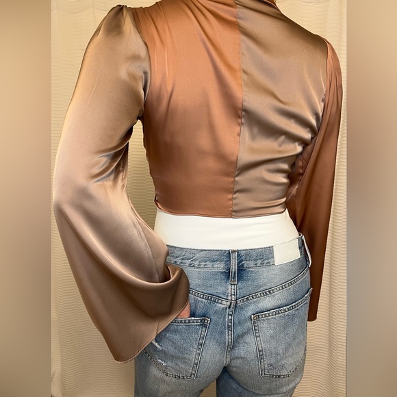 Le Lis Boutique Long Sleeve Crop Tie Top - Picture 3 of 3